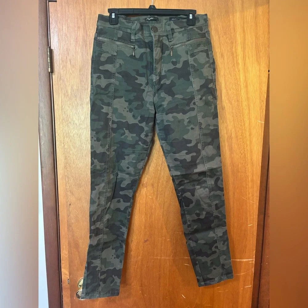 Women’s Camouflage Cargo Pants - Picture 1 of 3